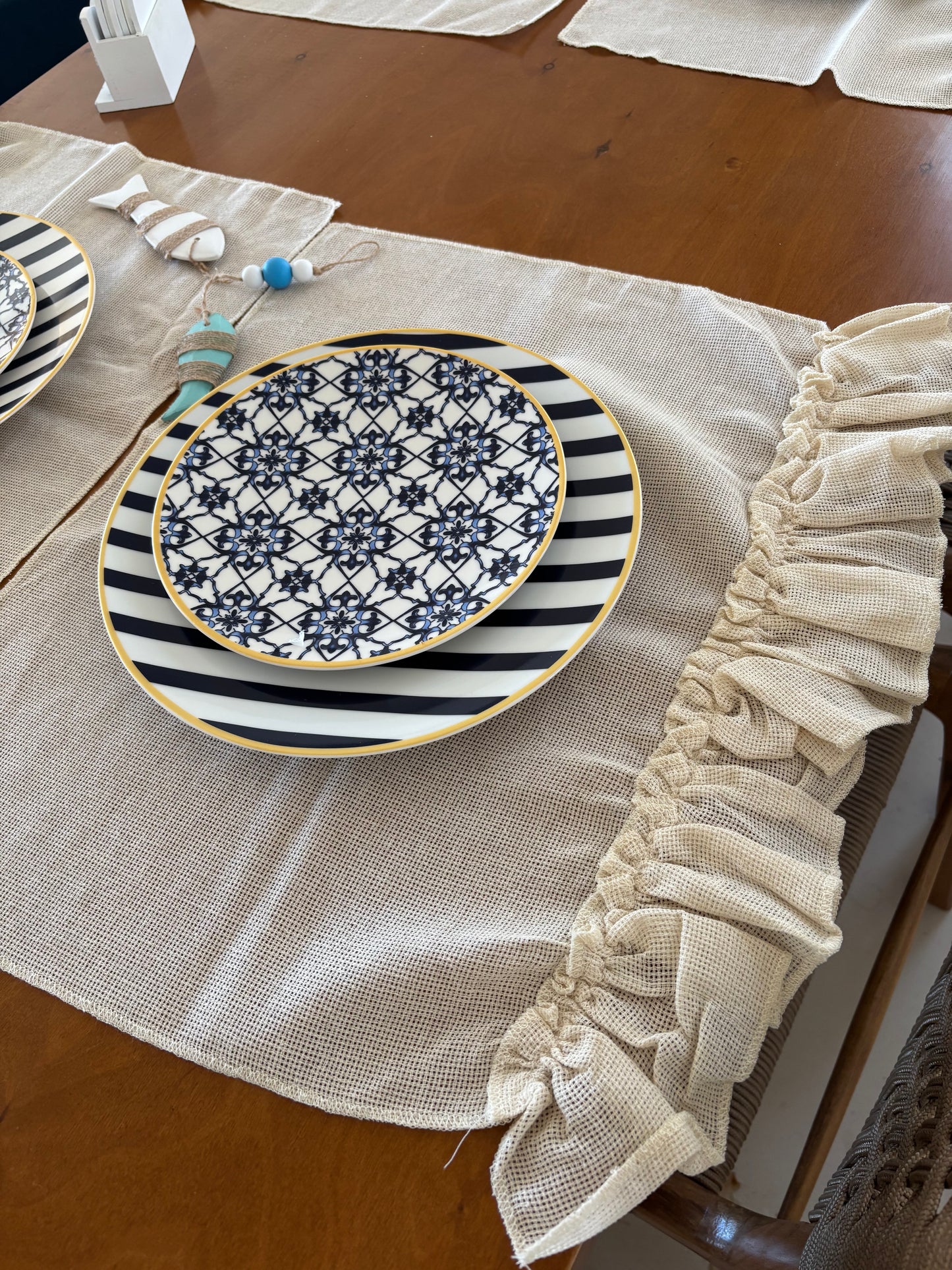 Ruffle linen placemat