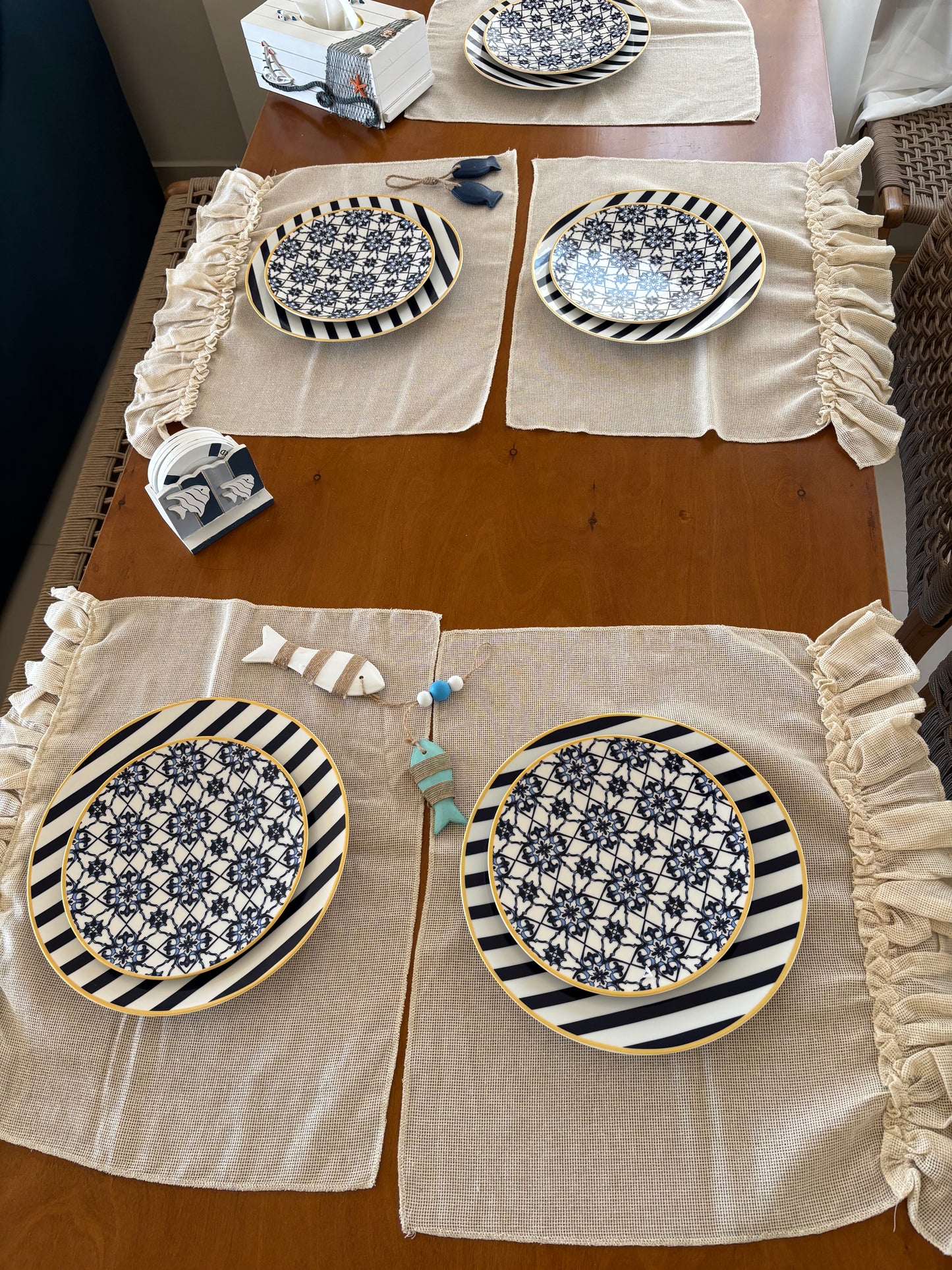 Ruffle linen placemat