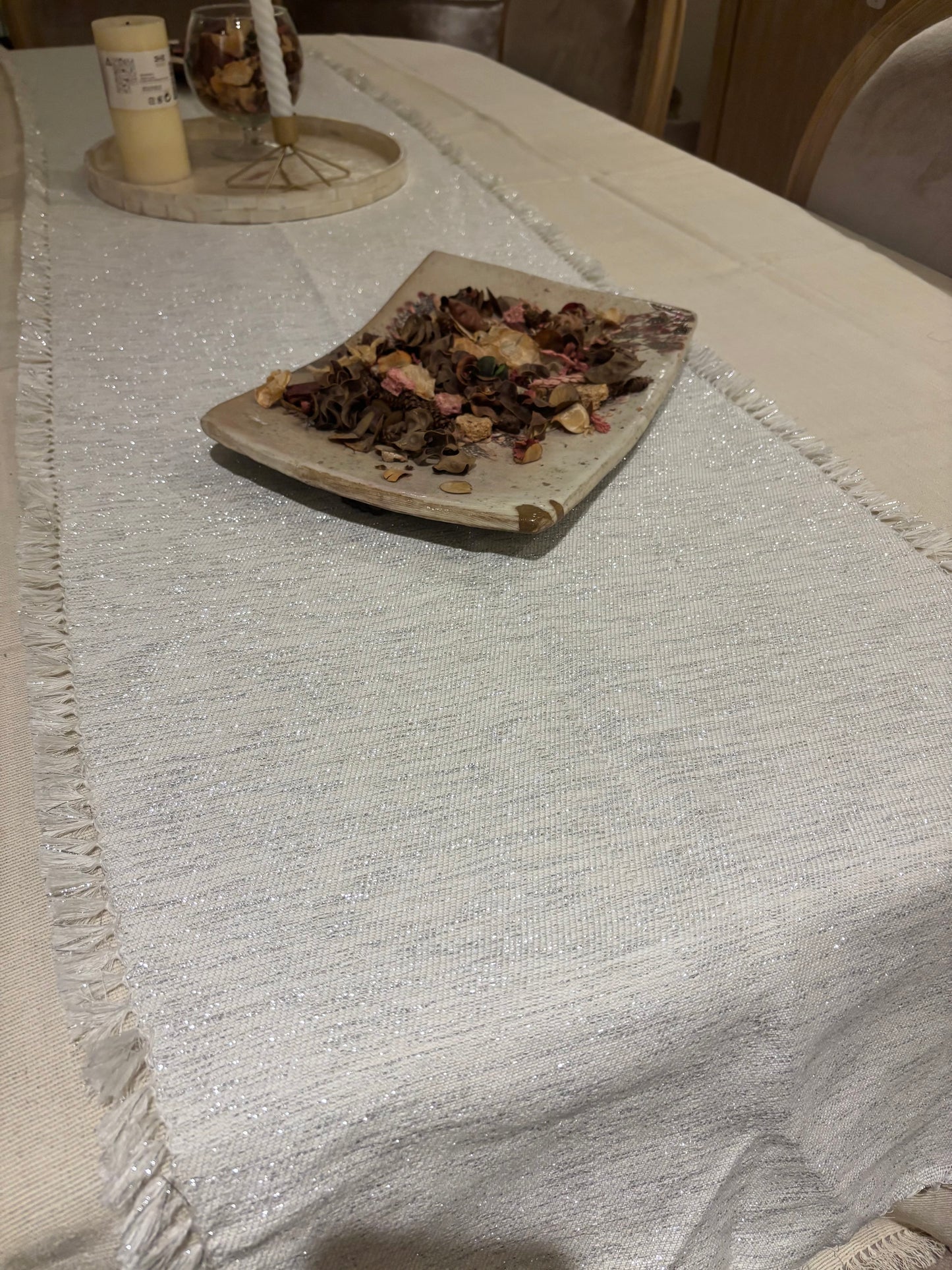 Linen runner with silver threads
