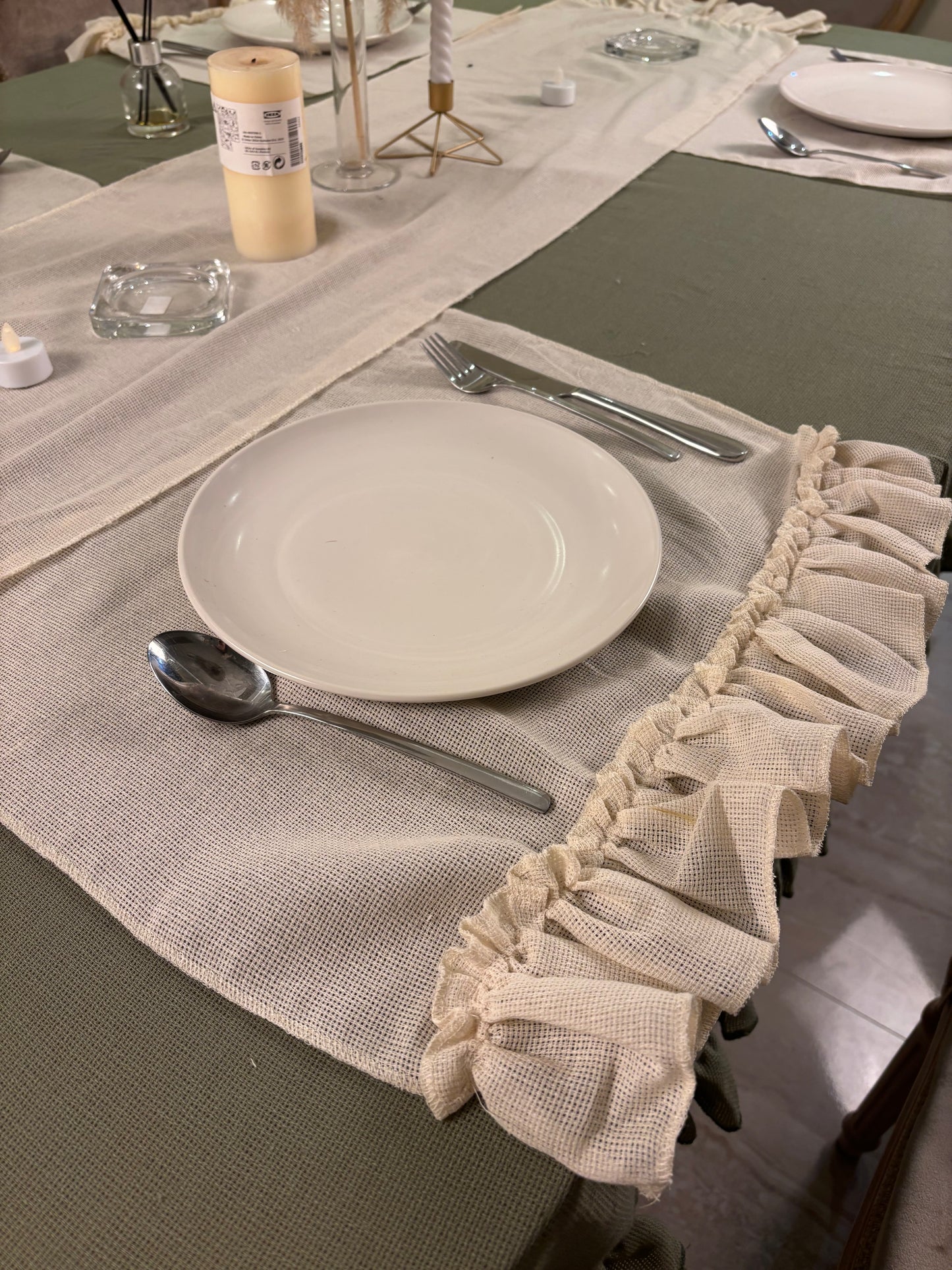Ruffle linen placemat