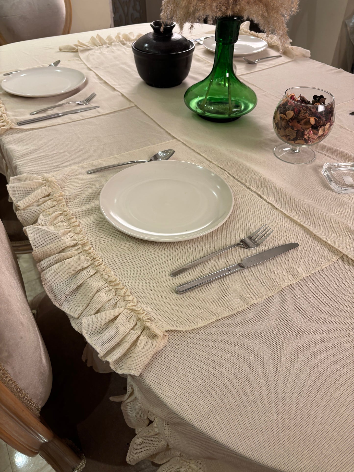 Ruffle linen placemat