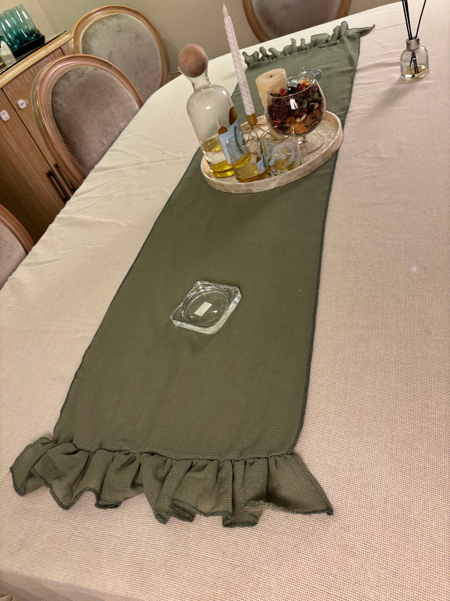 Big Ruffle linen runner