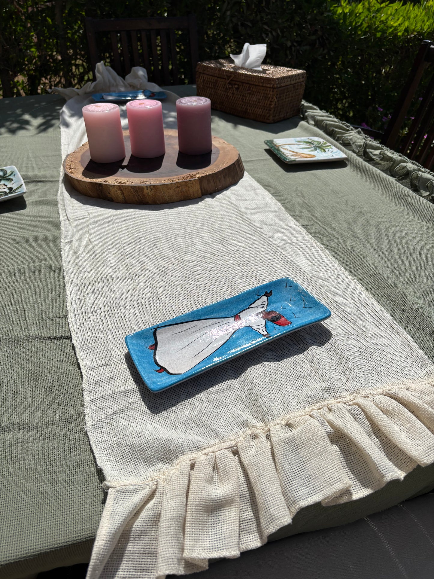 Big ruffles table runner