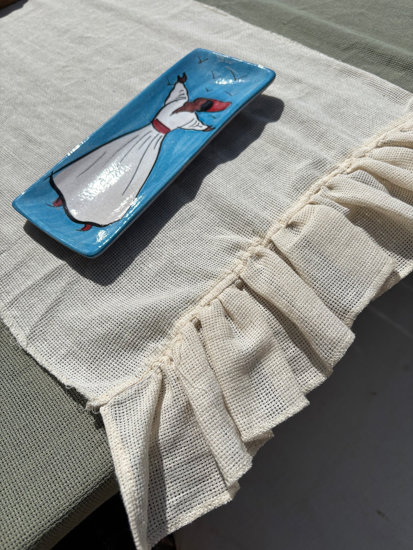Big ruffles table runner