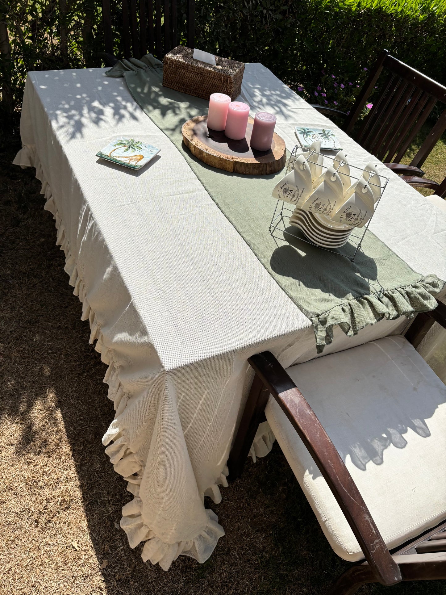 Big Ruffle linen runner
