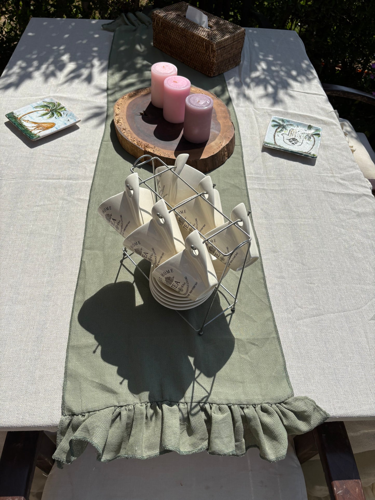 Big Ruffle linen runner