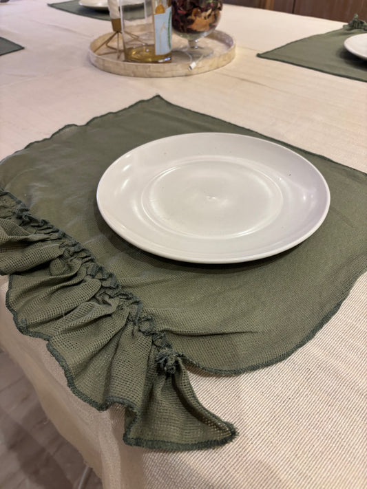 Ruffle linen placemats